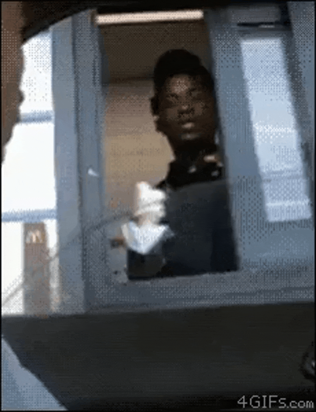 jmHqoRR4.gif